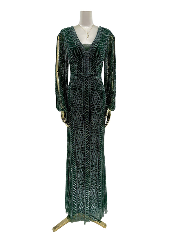 Smaragdvævning Gallakjole fra DressDesires i frontvisning, fremviser en elegant og dyb smaragdgrøn farve med raffineret pasform, ideel til luksuriøse gallaer.