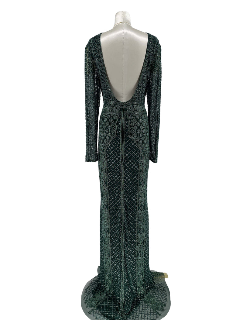 Rygvisning af Smaragdglans Festkjole, viser kjolens unikke rygdesign og finesser, der tilføjer et glamourøst touch til enhver event.