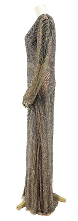 Sideprofil af Guldglans Gallakjole fra DressDesires, der fremhæver den formende silhuet og elegante fald, skræddersyet til særlige lejligheder.